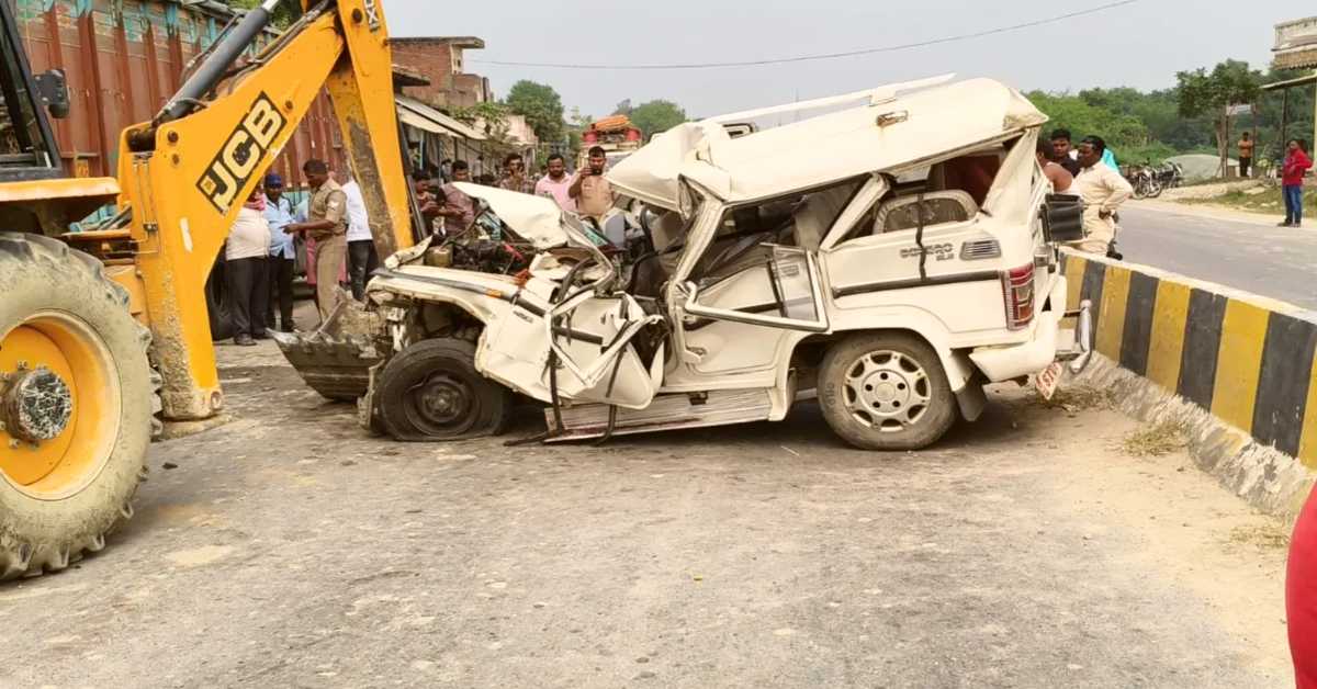 रफ्तार ने रोकी सांसेंः ट्रक से जा भिड़ी श्रद्धालुओं की भरी बोलेरो, पति-पत्नी समेत 3 की मौत, 3 गंभीर घायल