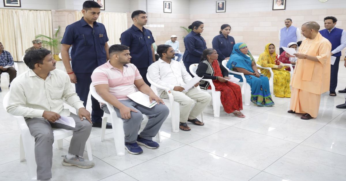 सर! मैं कलाकार हूं, मुझे कार्यक्रम दिलवा दीजिए… जनता दर्शन में पहुंचे फरियादी, सीएम से लगाई मदद की गुहार, मुख्यमंत्री, बोले- आपकी सेवा ही सरकार की प्राथमिकता