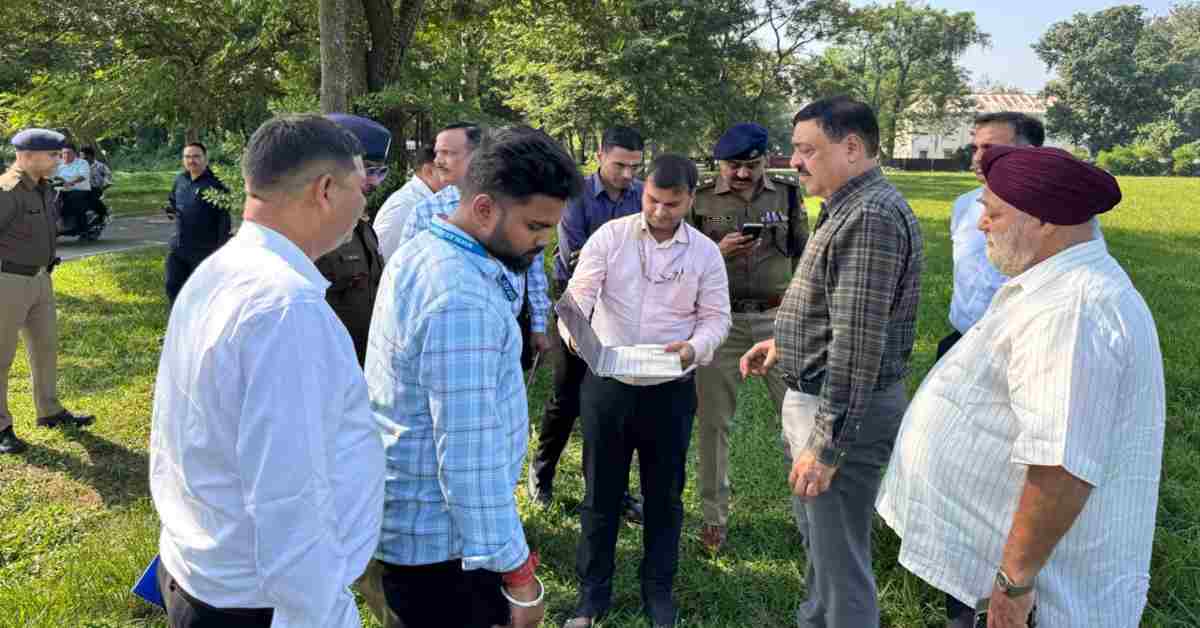 PM मोदी का उत्तराखंड दौरा: आयुक्त गढ़वाल और अपर सचिव मुख्यमंत्री ने आयोजन स्थल का किया स्थलीय निरीक्षण