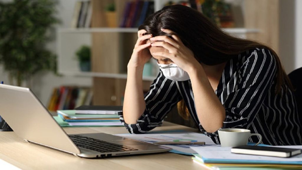Things Not to Keep on Office Desk
