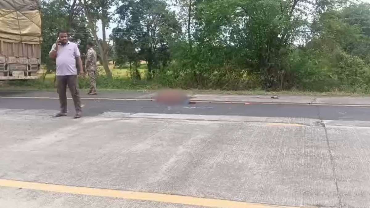 तेज रफ्तार और लापरवाही ने फिर ली एक जान: भीषण सड़क हादसे में युवक की दर्दनाक मौत, ट्रक और बाइक की आमने-सामने भिंड़त 