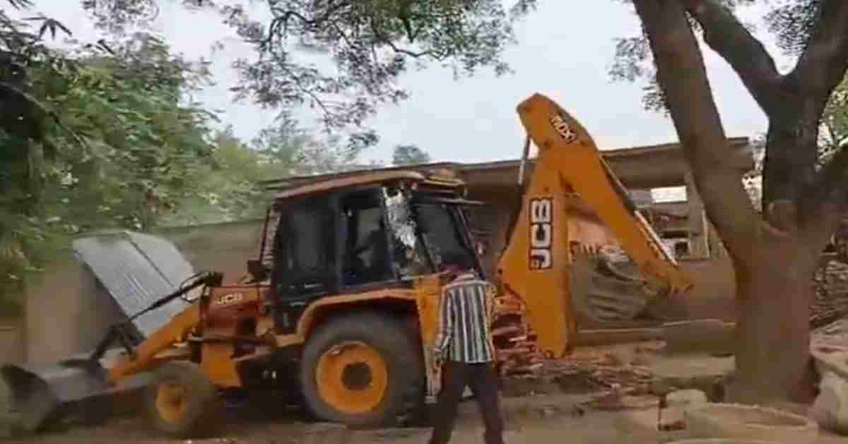 रायबरेली में गरजा बाबा का बुलडोजर: नायब तहसीलदार ने धार्मिक स्थल को कराया कब्जा मुक्त