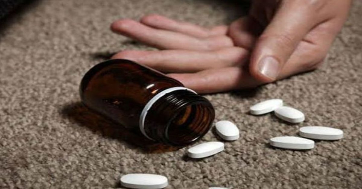 ये क्या बात हुई? अपने हिसाब से बात नहीं बनी तो युवती ने पुलिस स्टेशन में खा लिया जहर, सुलह समझौते के बीच उठाया ये कदम