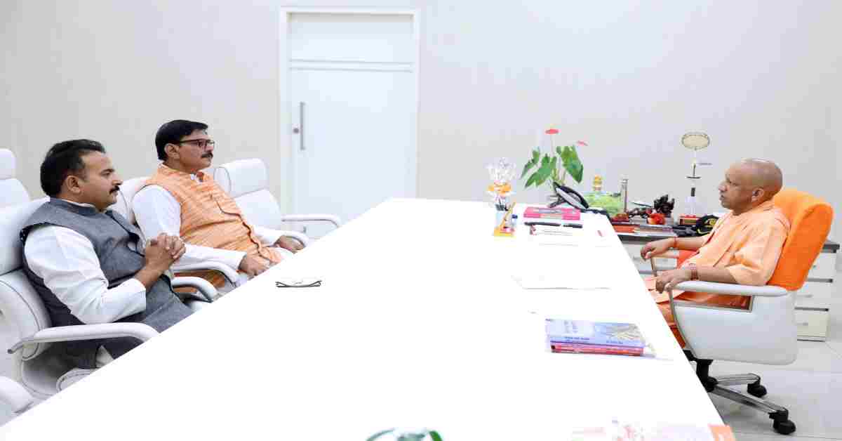 CM योगी से मिले जेवर विधायक धीरेन्द्र सिंह, अग्निवीर योजना के विरोध के दौरान युवाओं पर दर्ज मुकदमों को वापस लिए जाने की मांग