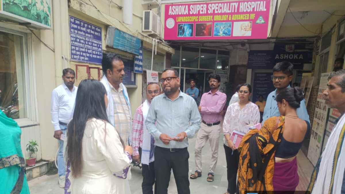 अशोका हॉस्पिटल पर 50 हजार का जुर्माना, मेडिकल वेस्ट को बाहर फेंकने पर नगर निगम ने की कार्रवाई