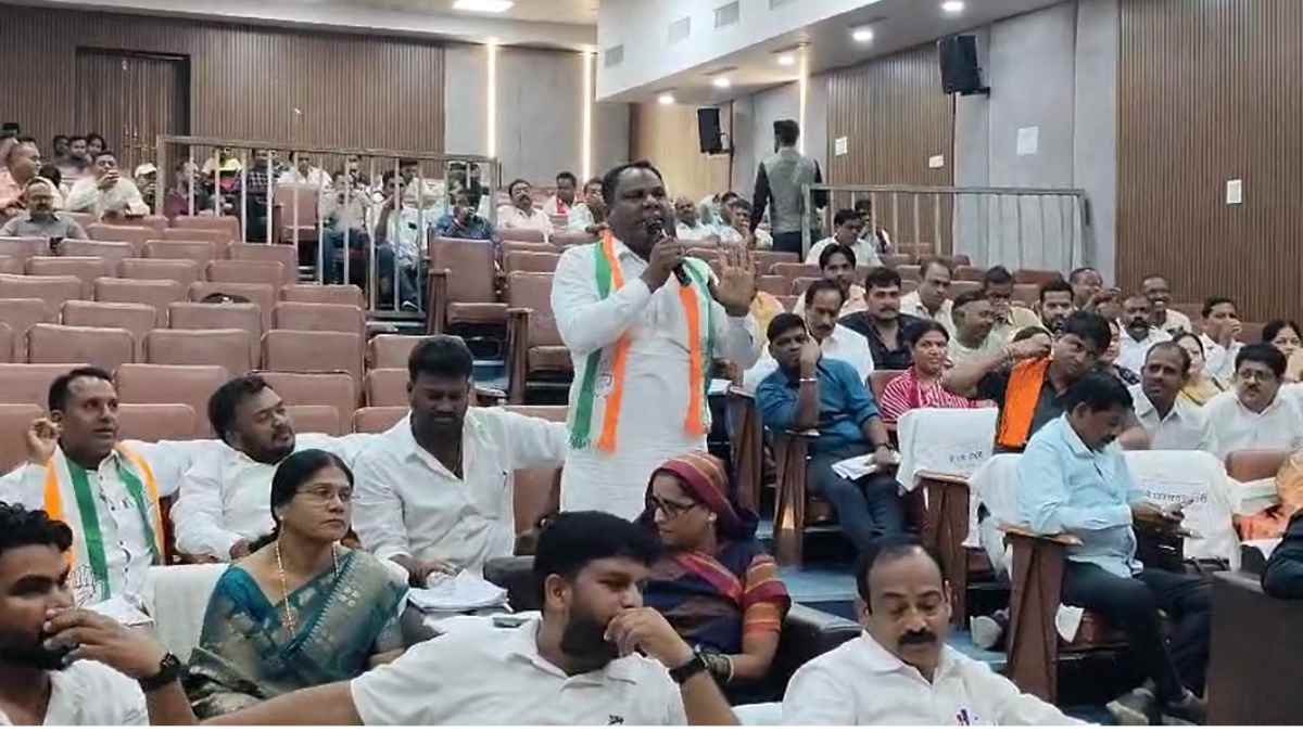 नगर निगम की सामान्य सभा में हंगामा : GST में कटौती को लेकर आभार प्रस्ताव का विपक्ष ने किया विरोध, कांग्रेस पार्षदों के वार्डों की उपेक्षा का लगाया आरोप, मेयर पूजा बोलीं – कोई जादू की छड़ी नहीं जो छड़ी घुमाते ही सब काम हो जाए
