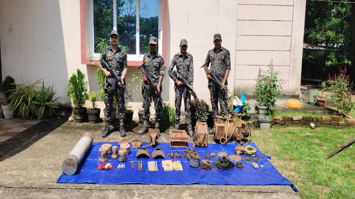 नक्सली बंदूक फैक्ट्री का पर्दाफाश, पुलिस ने बरामद किए विस्फोटक और हथियार बनाने का सामान