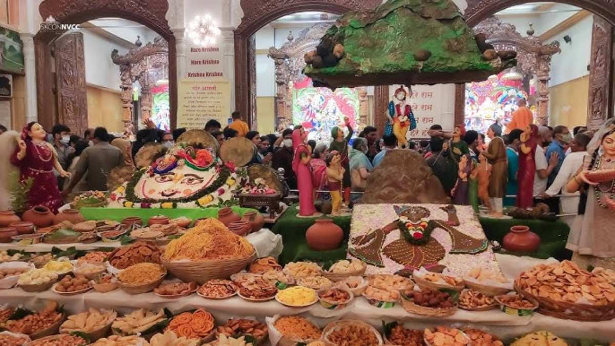 Goverdhan Puja 2025: गोवर्धन पूजा पर अन्नकूट प्रसाद और गौसेवा से मिलेगा सौभाग्य, भगवान कृष्ण और मां लक्ष्मी होंगे प्रसन्न…