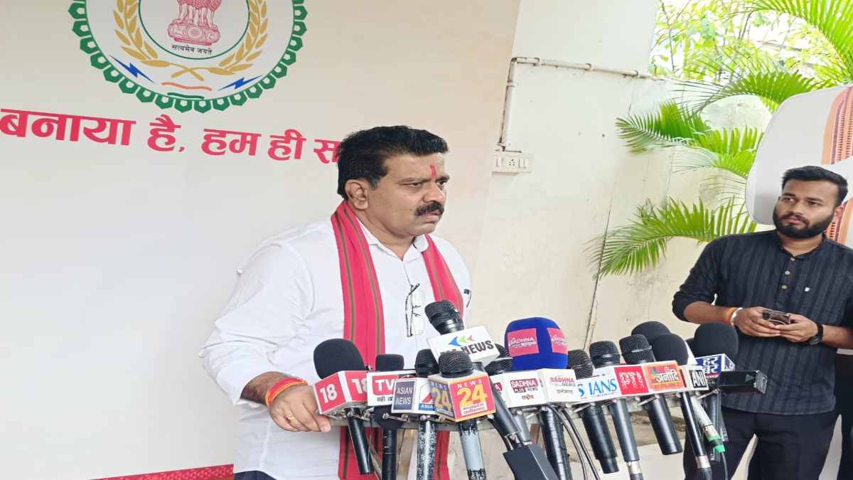 सीएम साय के सामने 140 से ज्यादा नक्सली करेंगे सरेंडर, गृहमंत्री विजय शर्मा ने कहा – रेड कार्पेट बिछाकर करेंगे स्वागत