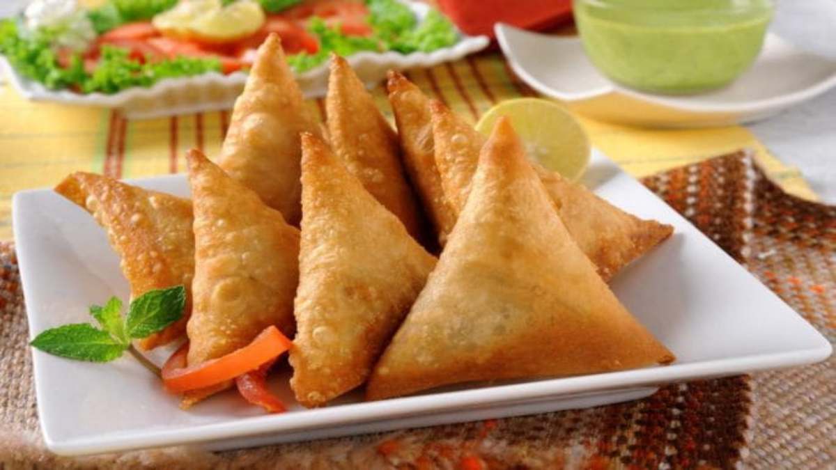 Paneer Samosa Recipe: Tea Time का बनेगा Star Snack! घर पर ऐसे बनाएं क्रिस्पी-चीजी पनीर समोसा