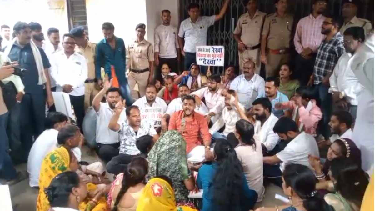 नगर पालिका में भ्रष्टाचार का आरोप, कांग्रेस पार्षदों ने खोला मोर्चा, नपा अध्यक्ष पर काम दिलाने के नाम पर पैसा लेने का लगाया आरोप