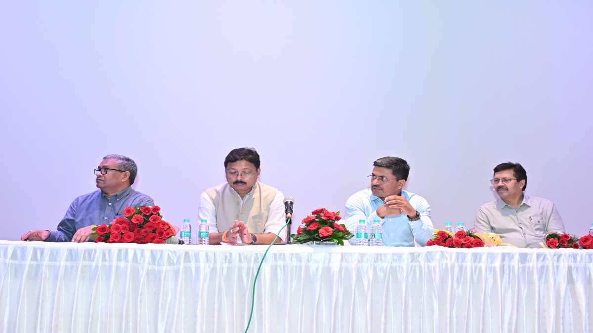गृह निर्माण मंडल का गुणवत्ता जागरूकता कार्यशाला : मंडल अध्यक्ष अनुराग ने कहा – आगामी महीने में 1500 करोड़ की नई आवासीय योजनाओं का होगा शुभारंभ