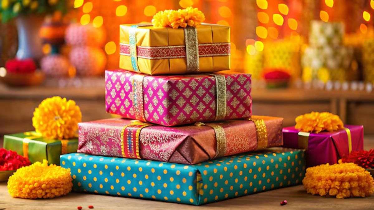 दिवाली2025: दोस्तों को दें ये यूनिक गिफ्ट्स, बढ़ जाएगी त्योहार की मिठास और अपनापन