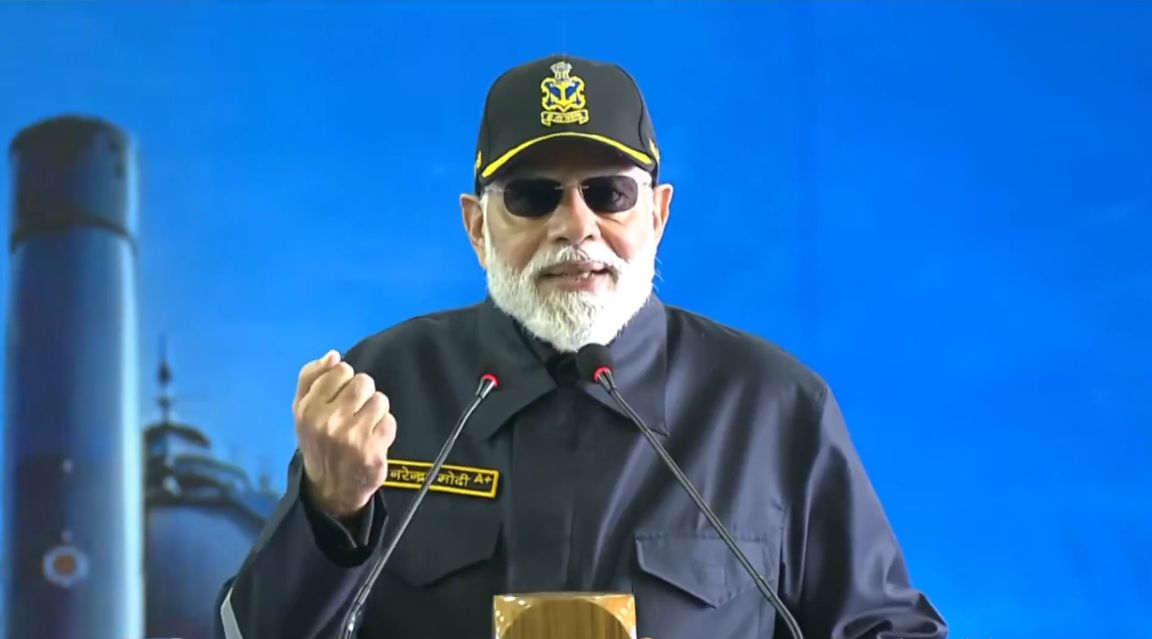मोदी ने INS विक्रांत पर नौसैनिकों के बीच मनाई दिवाली :गोवा में कहा-हमारी सेनाओं ने ऑपरेशन सिंदूर में पाकिस्तान को घुटने पर ला दिया, नींद उड़ा दी