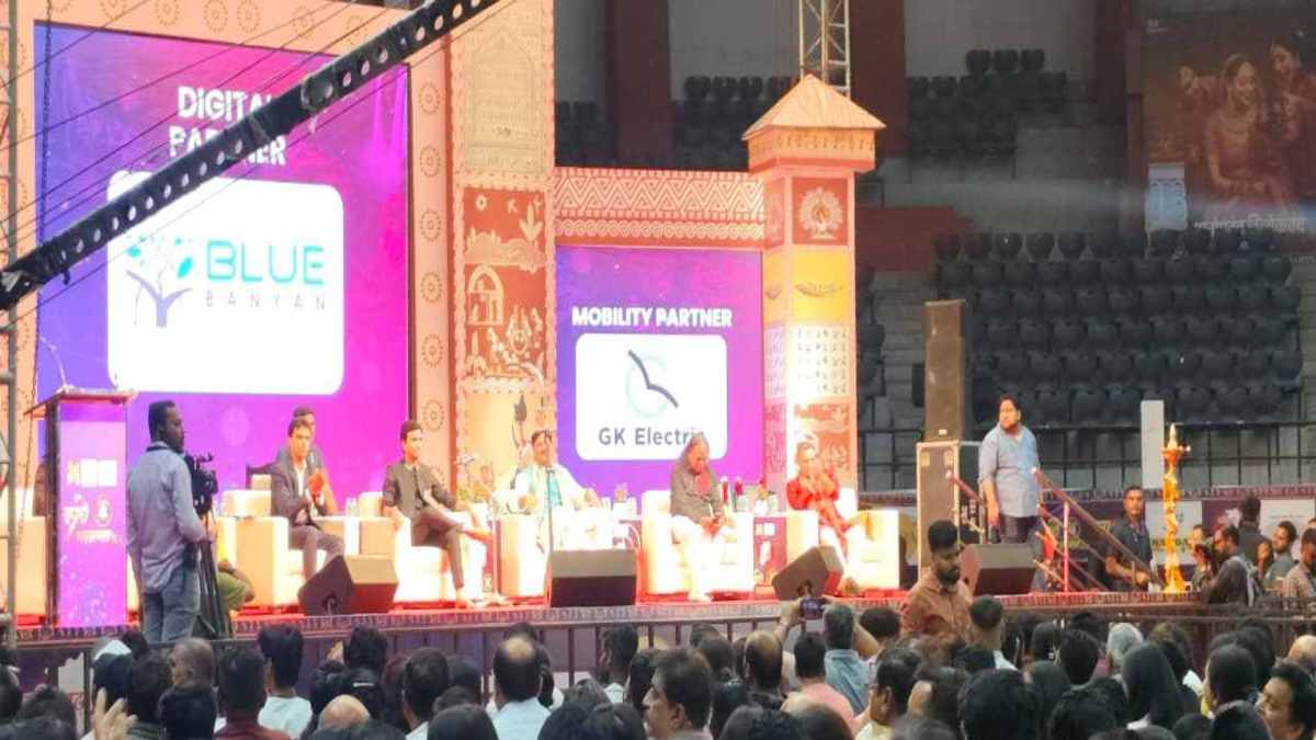 Desi Talk कवि सम्मेलन 6.0 : घर बैठे यहां लाइव देखें कवि सम्मेलन