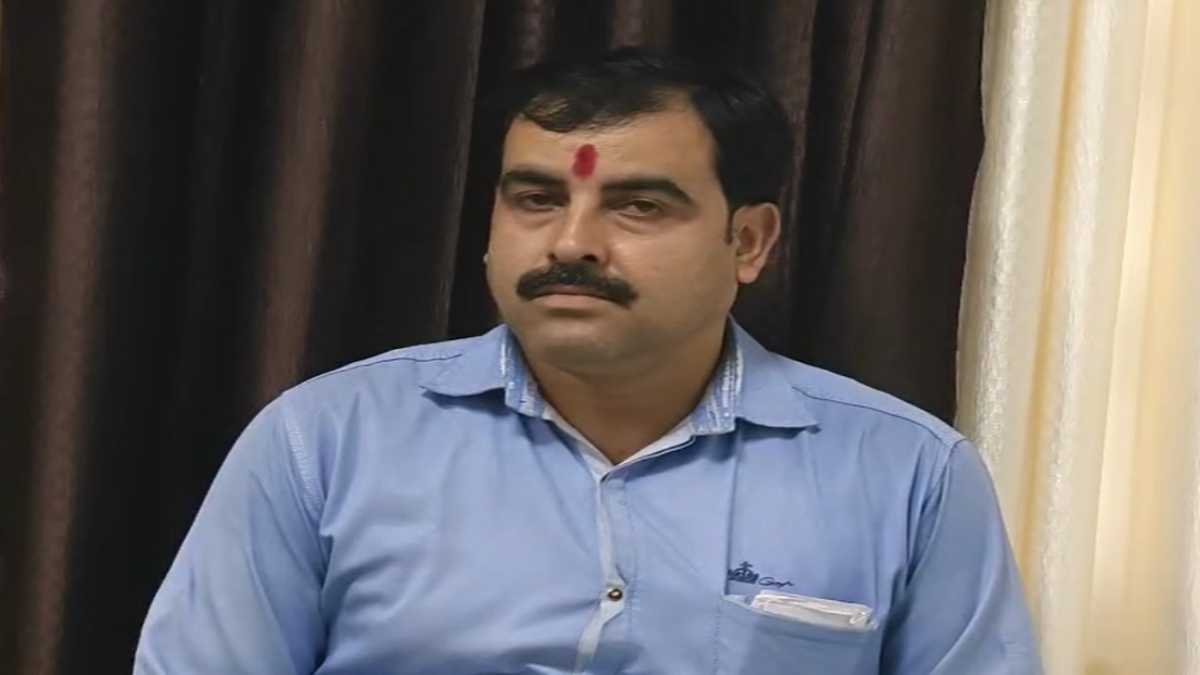 लोकायुक्त की बड़ी कार्रवाईः पंचायत सचिव 15 हजार रिश्वत लेते रंगे हाथों गिरफ्तार, इस काम के लिए मांगी थी घूस, पंचायत भवन में टीम ने किया ट्रैप