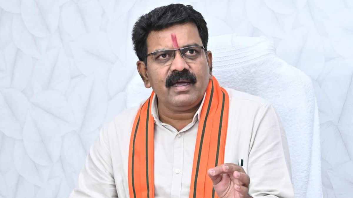 गृहमंत्री विजय शर्मा ने कहा – पीएम मोदी लाखों परिवारों का कराएंगे गृह प्रवेश, कांग्रेस के संगठन सृजन पर बोले – ये इटली से चलने वाली पार्टी है…