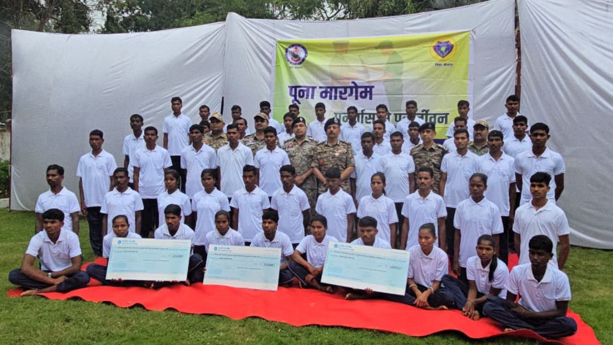 CG Breaking News : 51 नक्सलियों ने किया आत्मसमर्पण, 66 लाख का इनाम था घोषित