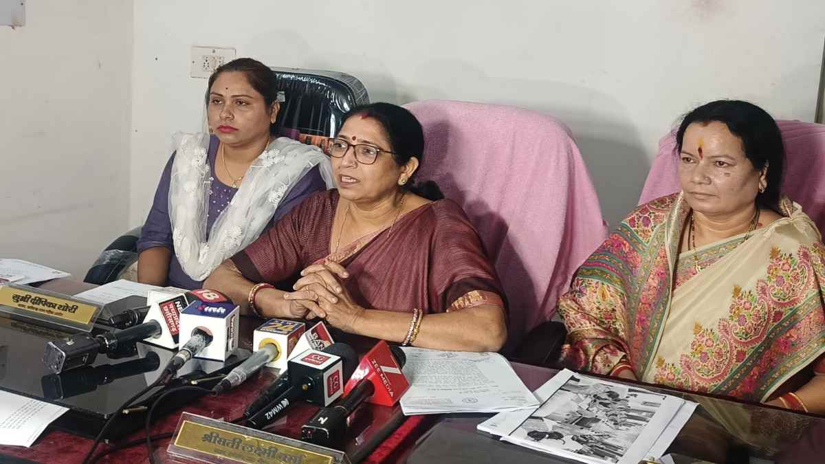 महिला आयोग की सदस्यों ने अध्यक्ष किरणमयी के खिलाफ खोला मोर्चा, कहा – नियम से नहीं हो रहा काम, अकेली ही लेती हैं निर्णय, कोर्ट जाने की दी चेतावनी