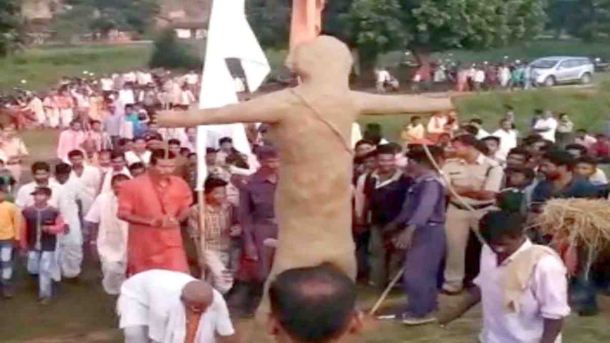 Chhattisgarh: दशहरे पर रावण नहीं इनका होता है वध, मिट्‌टी का बनता है पुतला, महिलाओं का आना वर्जित, जानिए पौराणिक कहानी…
