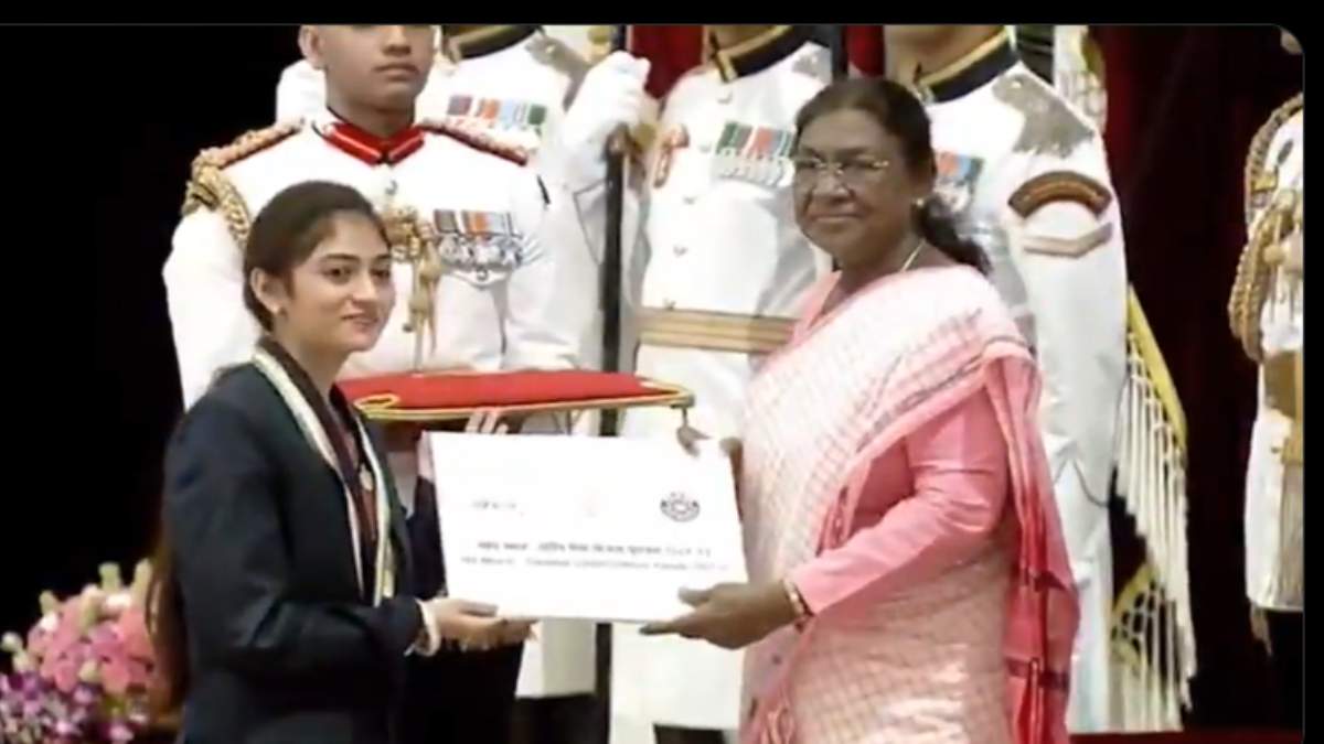छत्तीसगढ़ की बेटी, देश का गौरव : राष्ट्रपति द्रौपदी मुर्मू के हाथों लखनी साहू को मिला MY Bharat NSS राष्ट्रीय पुरस्कार, सीएम साय ने दी बधाई