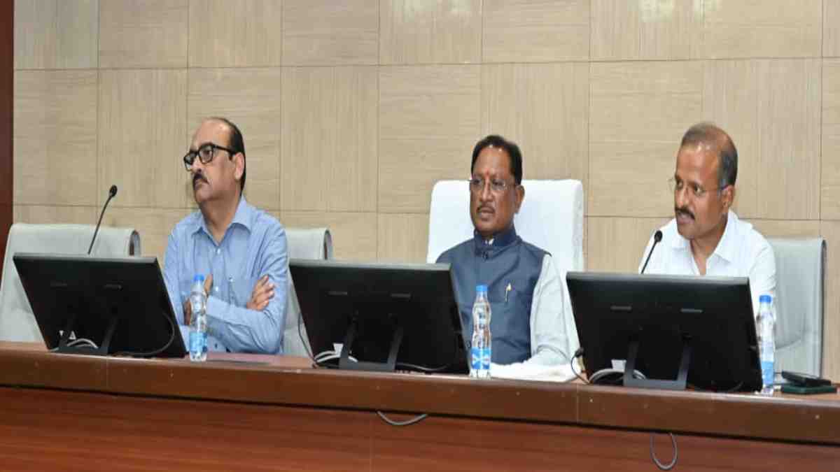 सीएम साय ने ली मैराथन बैठक : विभागीय सचिवों से कार्यों की प्रगति का लिया फीडबैक, मंत्रालय में अधिकारियों के लिए बायोमैट्रिक्स अटेंडेंस लागू करने के दिए निर्देश