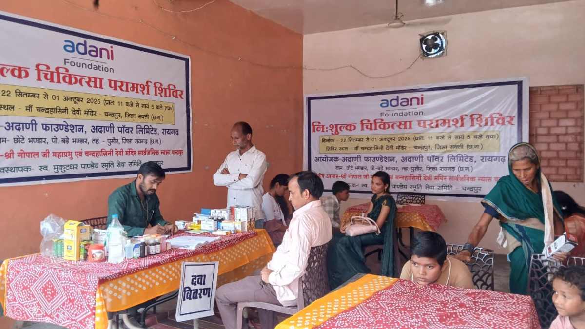 अदाणी फाउंडेशन की पहल : नवरात्रि पर चन्द्रहासिनी मंदिर परिसर में लगाया नि:शुल्क स्वास्थ्य शिविर, 868 श्रद्धालुओं ने लिया लाभ