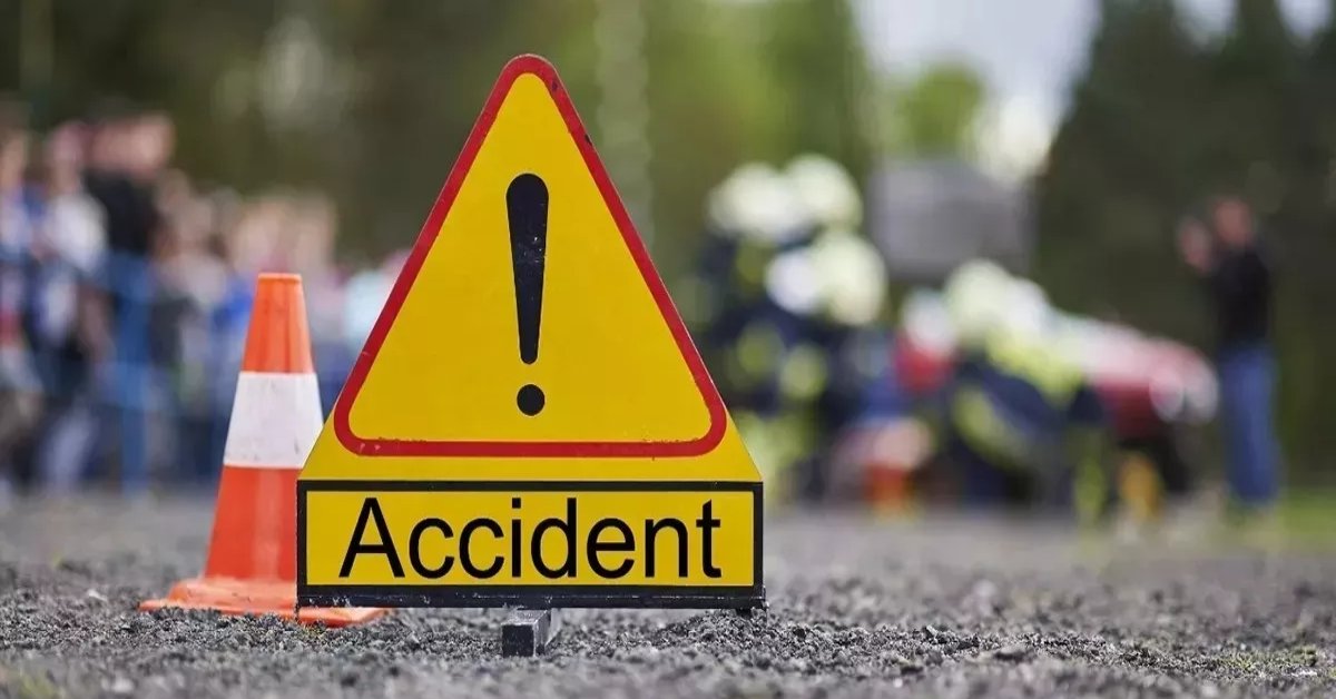जान देकर चुकानी पड़ी हेलमेट ना पहनने की कीमत : रामलीला देखकर लौट रहे थे 6 युवक, रास्ते में कुछ ऐसा हुआ की 4 की उखड़ गई सांसे, दो गंभीर घायल
