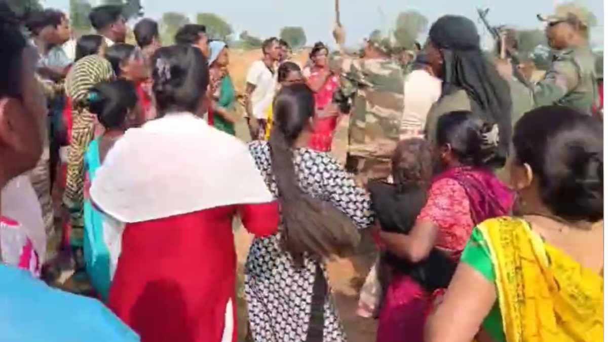 SECL कोल माइंस के लिए भूमि अधिग्रहण का विरोध, ग्रामीणों पर जवानों ने बरसाई लाठियां