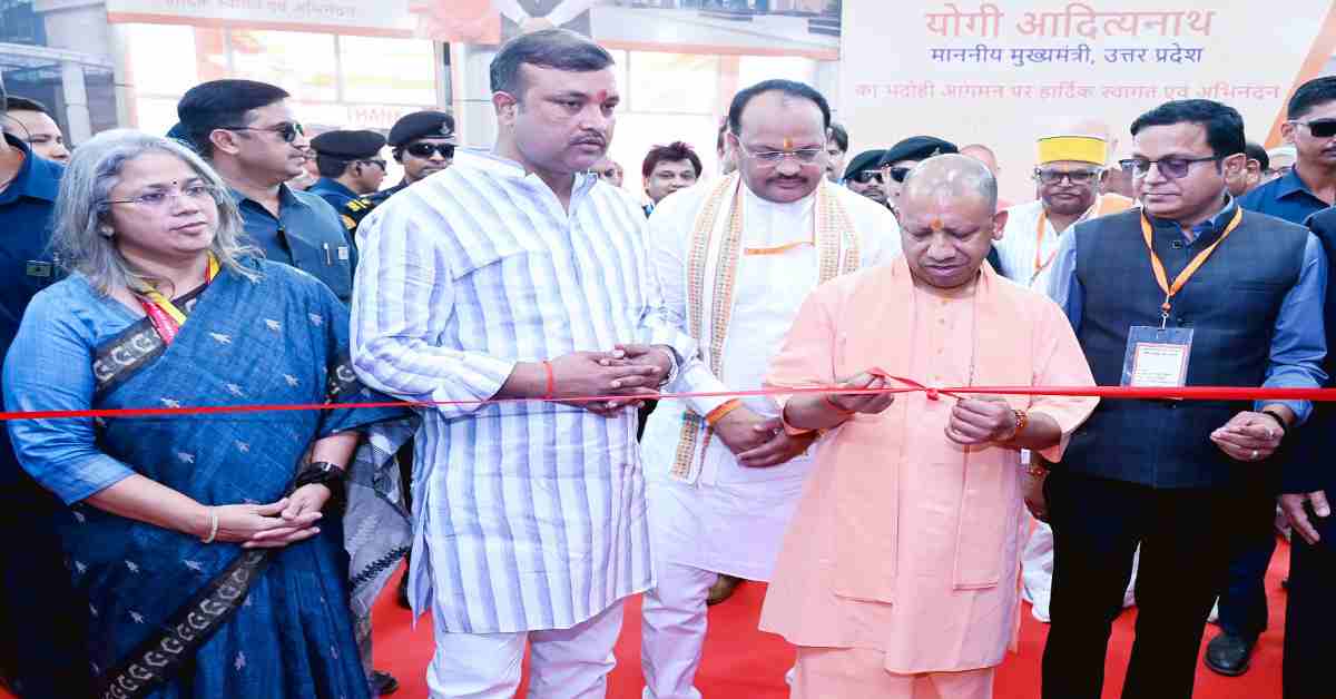 ‘इन लोगों के पास हुनर था लेकिन…’, भदोही में सीएम योगी का बड़ा बयान, कहा- हम लोगों ने वस्त्र उद्योग और MSME सेक्टर को पुनर्जीवित किया