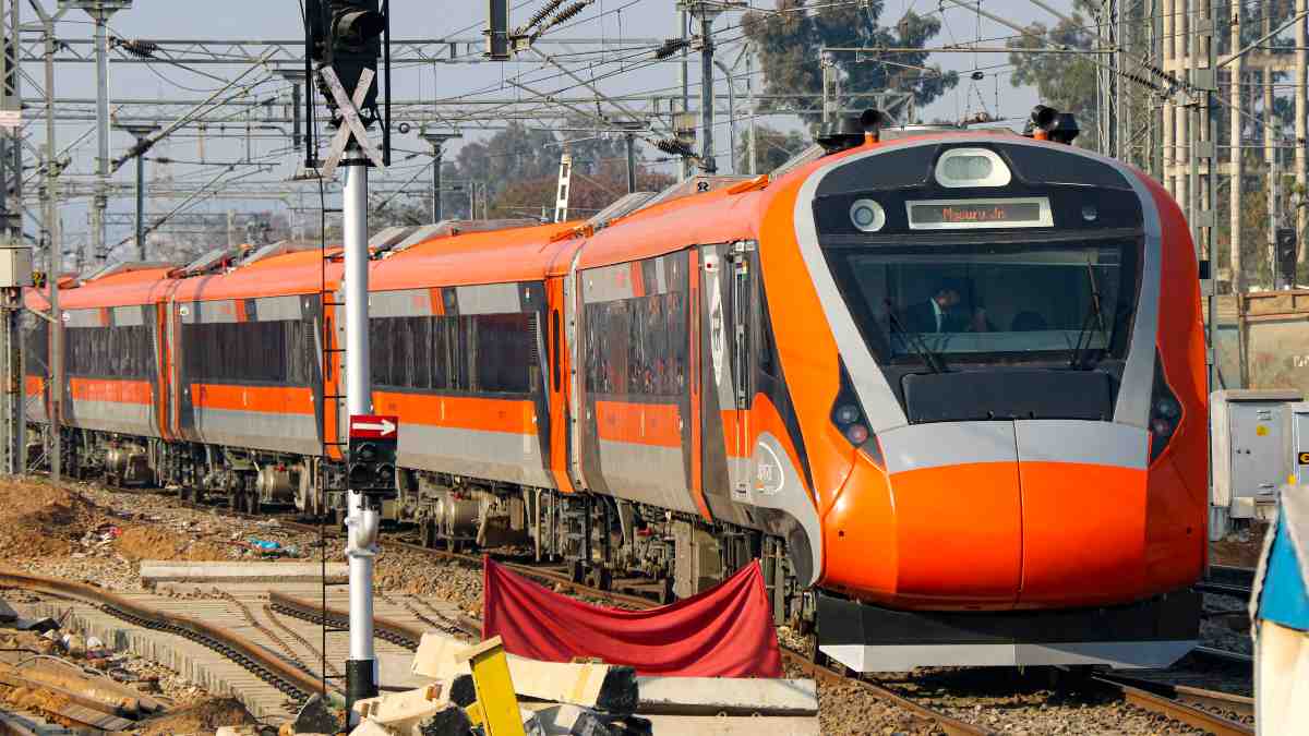 रेलवे में चुपचाप हो गया बड़ा सौदा: RVNL को मिला ₹144 करोड़ का टेंडर, 92 KM रूट पर बदलेगा पावर सिस्टम