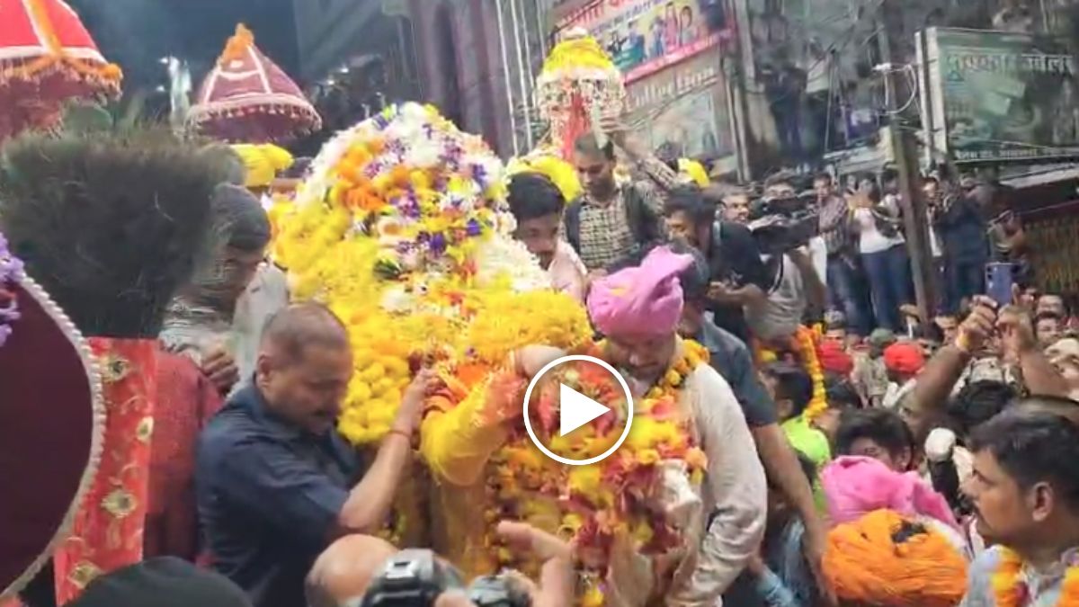 बस्तर दशहरा : दंतेश्वरी मंदिर के प्रांगण में मावली परघाव की रस्म सम्पन्न, धूमधाम से हुआ दो देवियों का मिलन