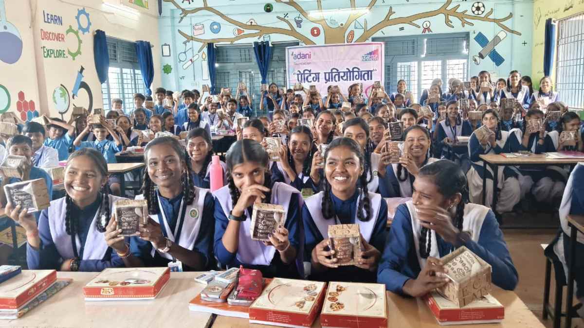 अदाणी पावर लिमिटेड का सेवा पर्व अभियान : ओजोन परत संरक्षण पर स्कूल में हुआ पोस्टर-निबंध प्रतियोगिता का आयोजन, विजेताओं को मिले पुरस्कार