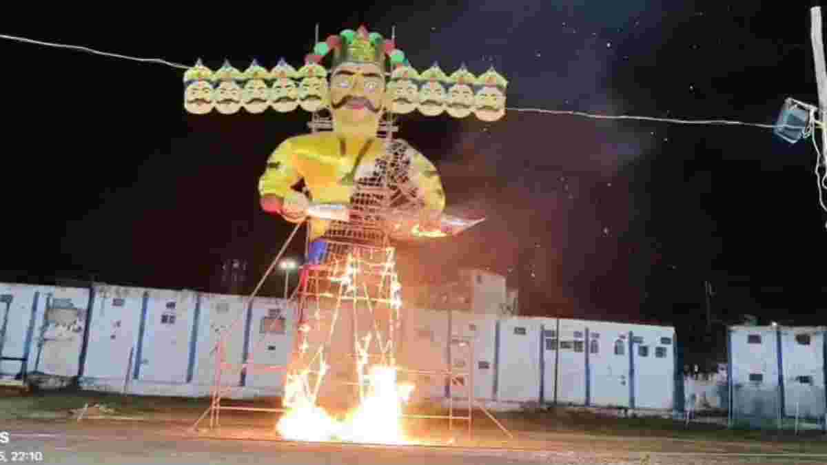 भ्रष्टाचार की भेंट चढ़ा रावण का पुतलाः 3 बार पेट्रोल डालने के बाद भी नहीं जला, निगम की हुई बेइज्जती, मंत्री की मौजूदगी में हुआ तमाशा