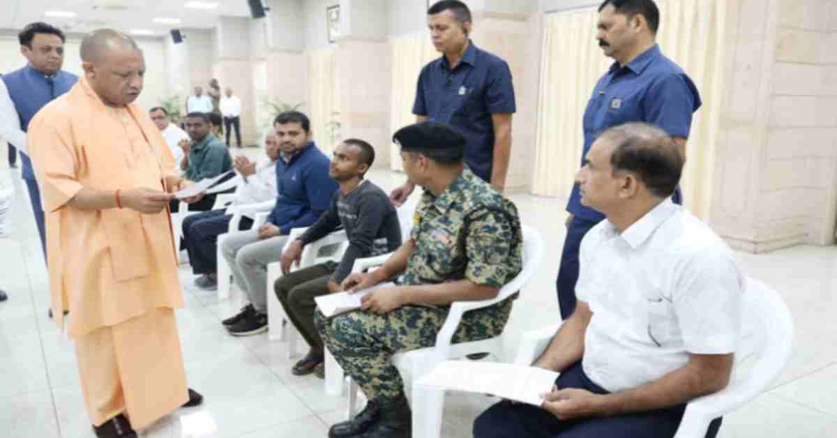 ‘आप निश्चिंत होकर ड्यूटी कीजिये…’, CM योगी ने जनता दर्शन में आए पीड़ितों की सुनी फरियाद, CRPF जवान को बोले- समाधान सरकार पर छोड़ दीजिए
