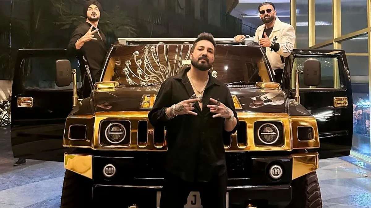 Mika Singh ने बढ़ाया अपना कार कलेक्शन, खरीदी गोल्ड डिटेलिंग वाली Hummer SUV, जानिए कीमत और फीचर्स