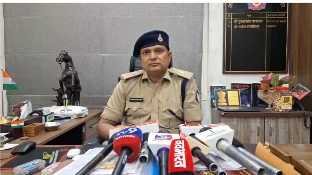 ‘तुम्हारा भाई खतरे में है, बचाना चाहती हो तो…’, महिला से 10 लाख की धोखाधड़ी, कर्ज लेकर साइबर ठगों को भेजे पैसे