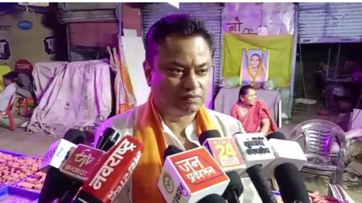 दिवाली से पहले सड़क पर उतरा हिंदू संगठन: बाजार पहुंचकर ग्राहकों से कहा- सिर्फ सनातनियों से खरीदी करें ताकि…