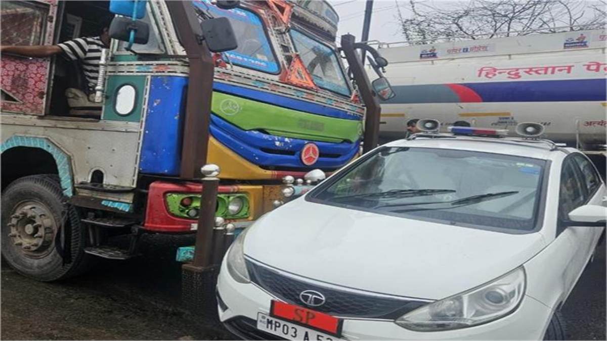 रेलवे एसपी की गाड़ी को ट्रक ने मारी टक्कर, कार्यक्रम में शामिल होने जा रहे थे, ड्राइवर गिरफ्तार