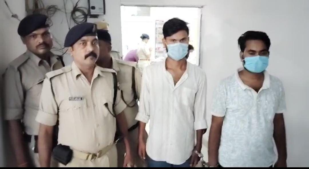 आचार संहिता के दौरान अवैध हथियार के साथ दो आरोपियों को पुलिस ने किया गिरफ्तार, पूछताछ जारी