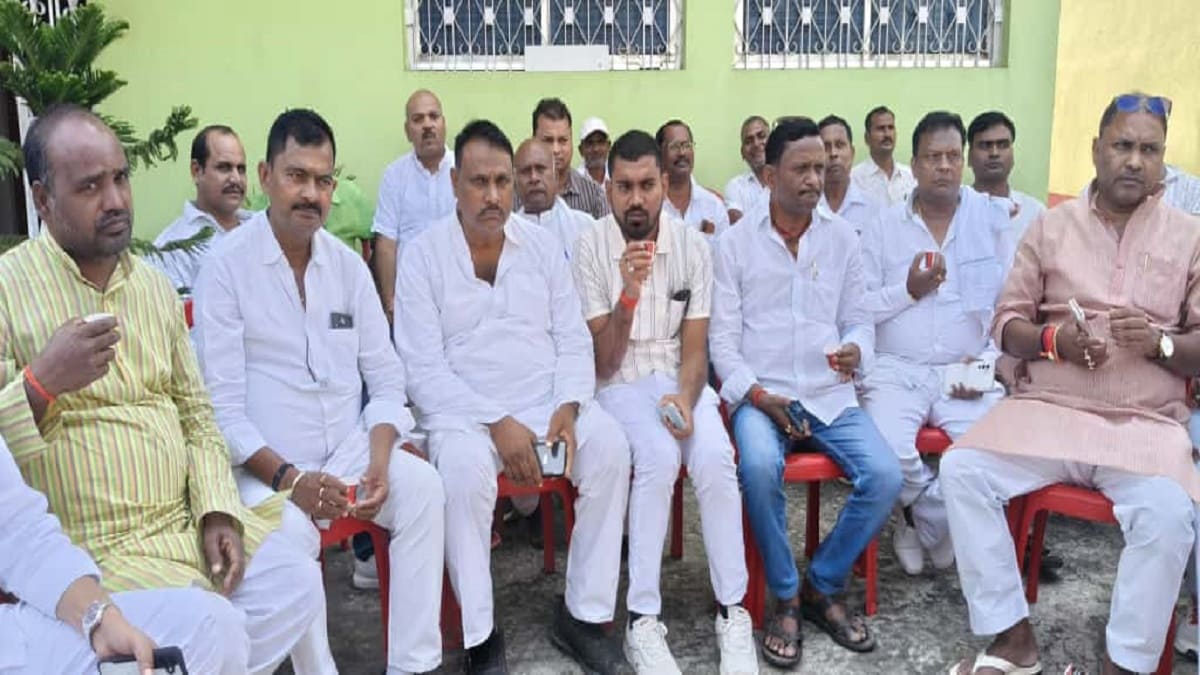 जदयू में अंदरूनी घमासान तेज: विधायक जीतेंद्र कुमार के समर्थन में खड़े हुए कार्यकर्ता, विरोधियों को बताया बरसाती मेंढक