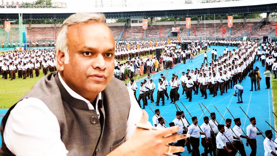 RSS के कार्यक्रम में शामिल हुए अधिकारी होंगे सस्पेंड, मंत्री प्रियांग खरगे ने जारी किया कारण बताओ नोटिस ; सीएम सिद्दारमैया को पत्र लिखकर कार्रवाई की मांग की