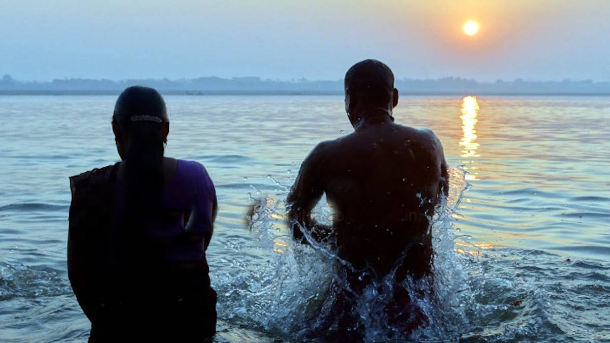 कार्तिक माह शुरू: सूर्योदय से पहले स्नान का क्या है महत्व