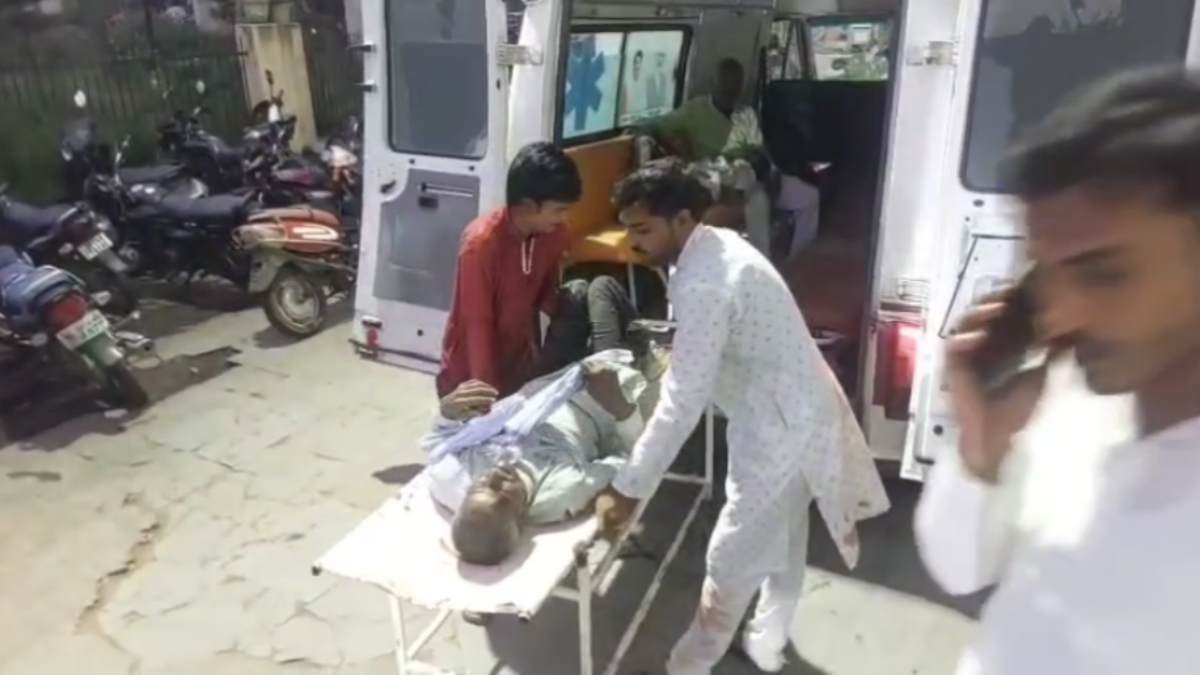 Khajuraho Accident: एमपी में बड़ा हादसा, ट्रैक्टर ट्रॉली पलटने से 15 से ज्यादा लोग घायल