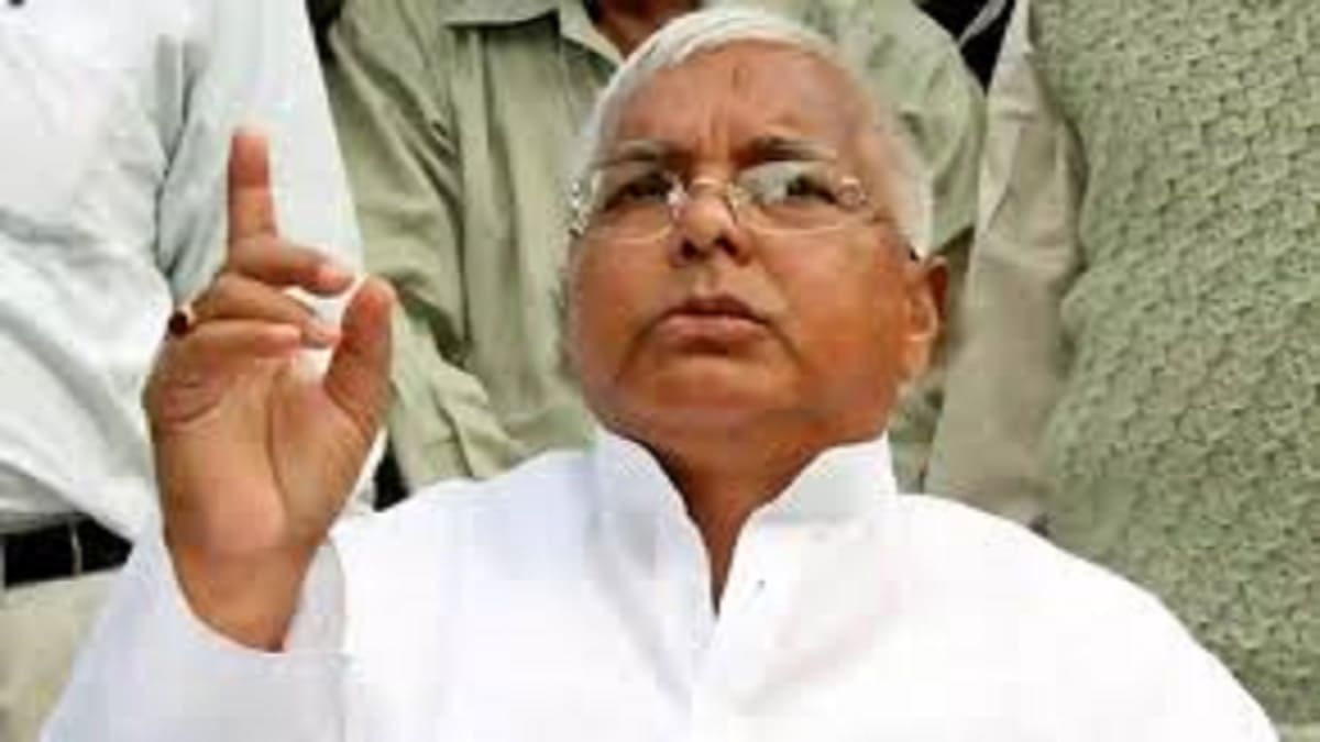 लालू आवास के बाहर टिकट को लेकर हंगामा, बड़हरा से रघुपति यादव के समर्थन में जुटी भीड़