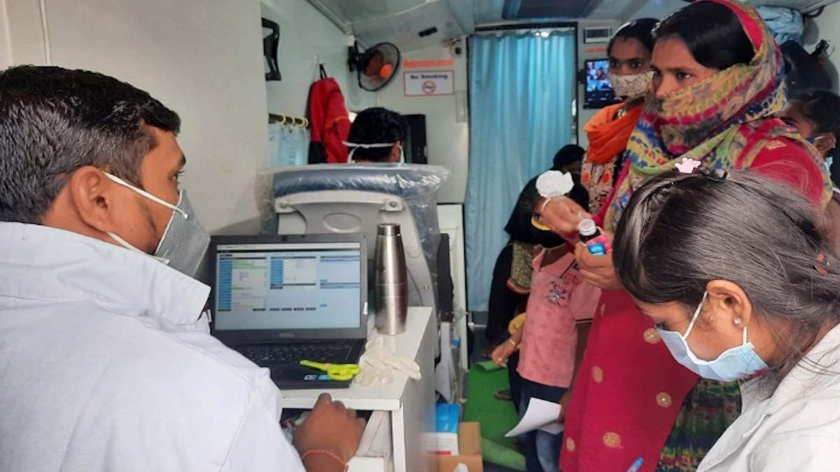 नकारा साबित हो रही मोबाइल मेडिकल यूनिट, न जांच के लिए डॉक्टर और न ही मरीजों को देने के लिए दवा…