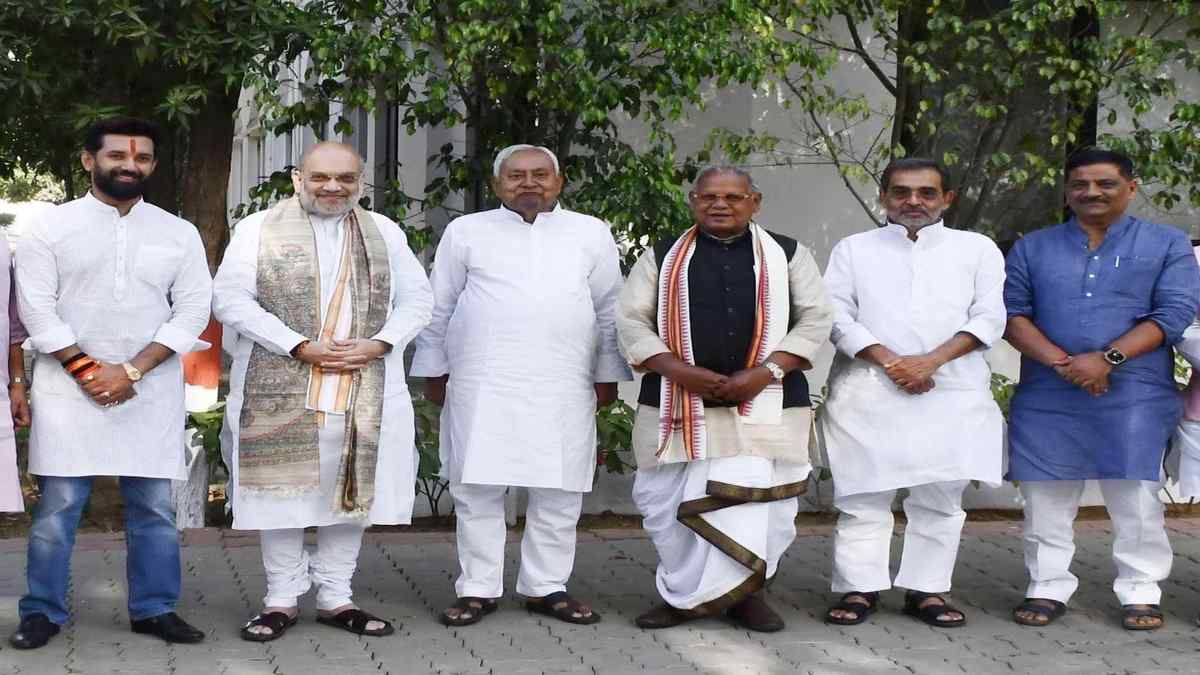 बिहार चुनाव 2025: NDA नेताओं का महागठबंधन पर तीखा हमला, कहा- महागठबंधन में मचा घमासान, जनता सब समझ चुकी है