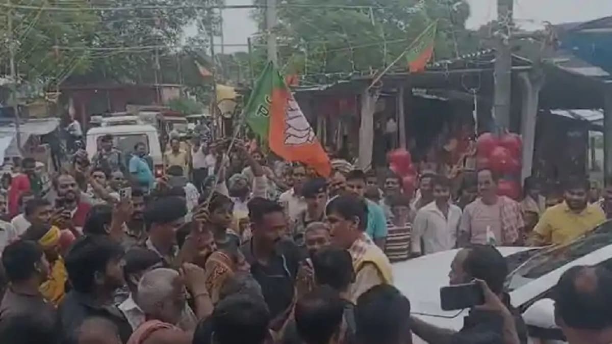 मोदी के मंत्री को असहज स्थिति में इस महिला ने डाला, नित्यानंद ने हाथ जोड़ कर दिया आश्वासन, सोशल मीडिया में वायरल हुआ वीडियो