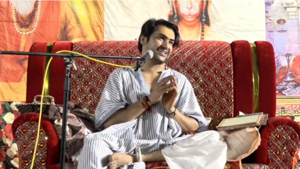 ‘हमारे चक्कर में न पड़कर बालाजी के चक्कर में पड़ें’, धीरेंद्र शास्त्री बोले- AI का सहारा लेकर विदेशी ताकतें कर रही बदनाम करने की कोशिश