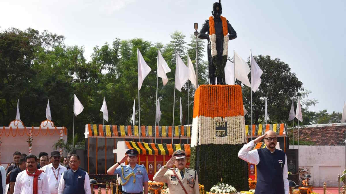 पुलिस स्मृति दिवस 2025: मुख्यमंत्री साय के साथ राज्यपाल डेका ने शहीद वीर जवानों को नमन कर दी श्रद्धांजलि, कहा- शहीद जवानों का बलिदान हमें सतत् प्रेरणा देता रहेगा…